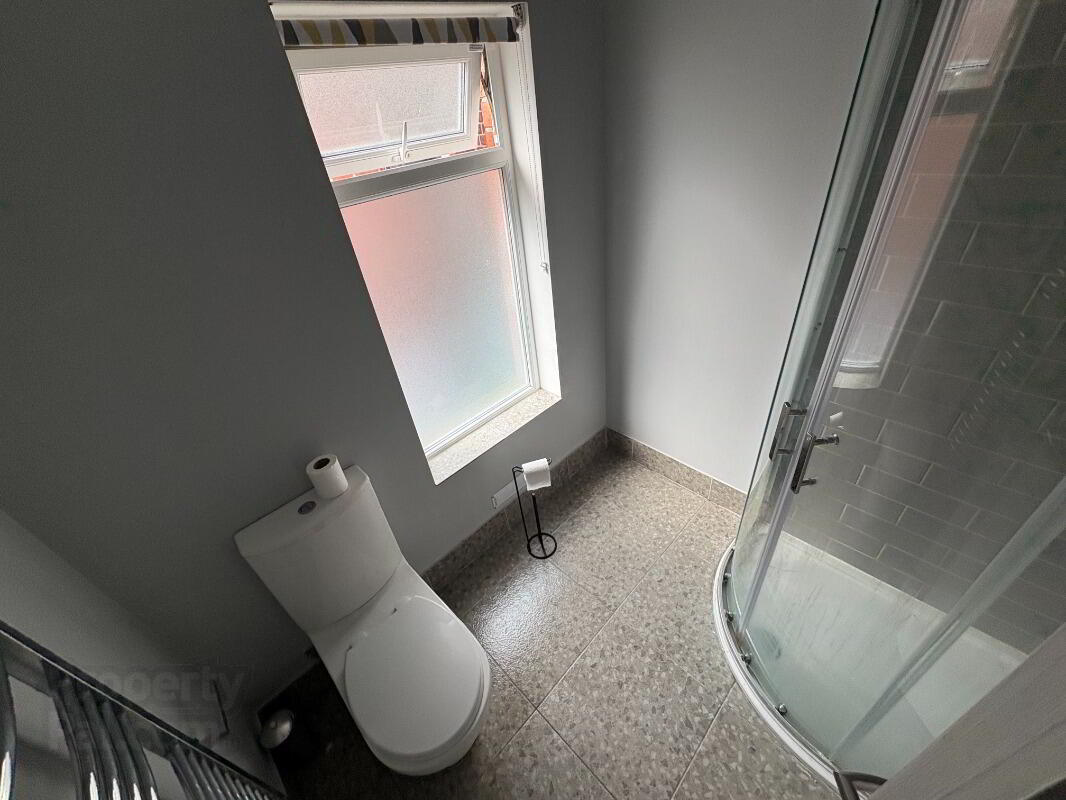 Apt 2, 96 Malone Avenue 8 of 9