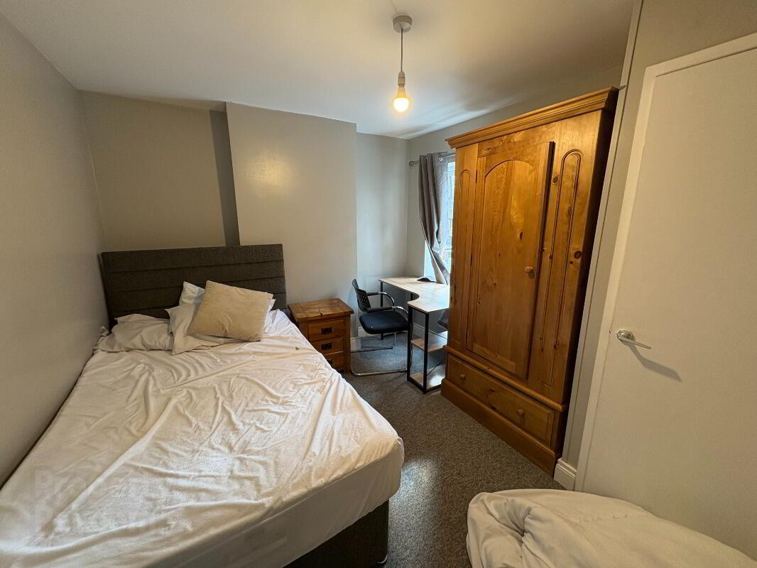 Apt 2, 96 Malone Avenue 7 of 9