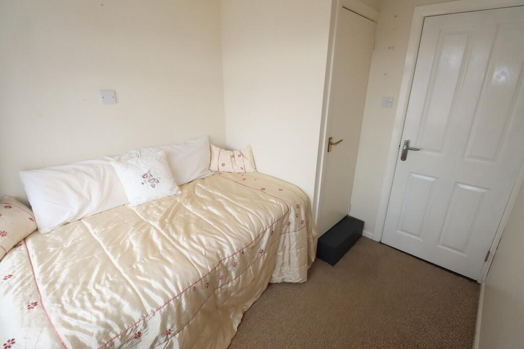 38 Glebecoole Avenue 18 of 27
