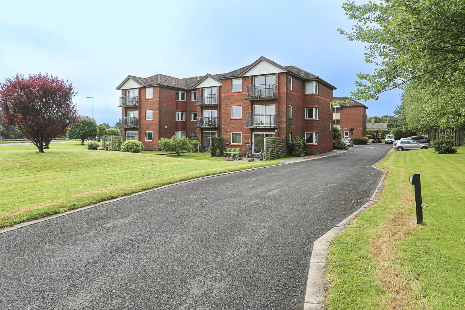 2 Lyndhurst Court 2 of 13
