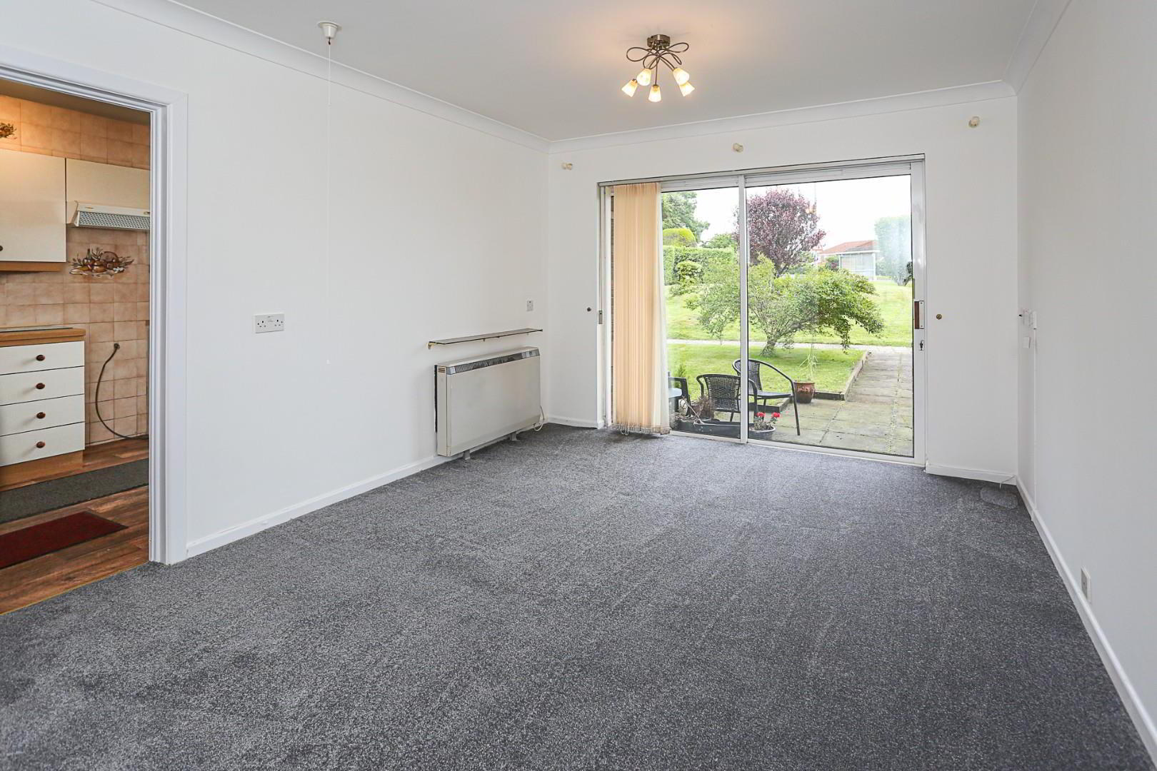 2 Lyndhurst Court 8 of 13