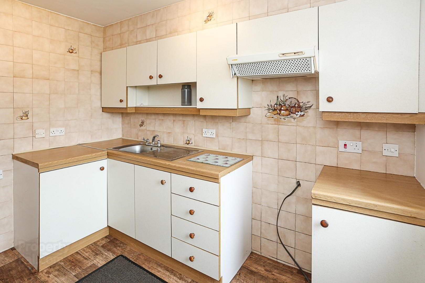 2 Lyndhurst Court 9 of 13