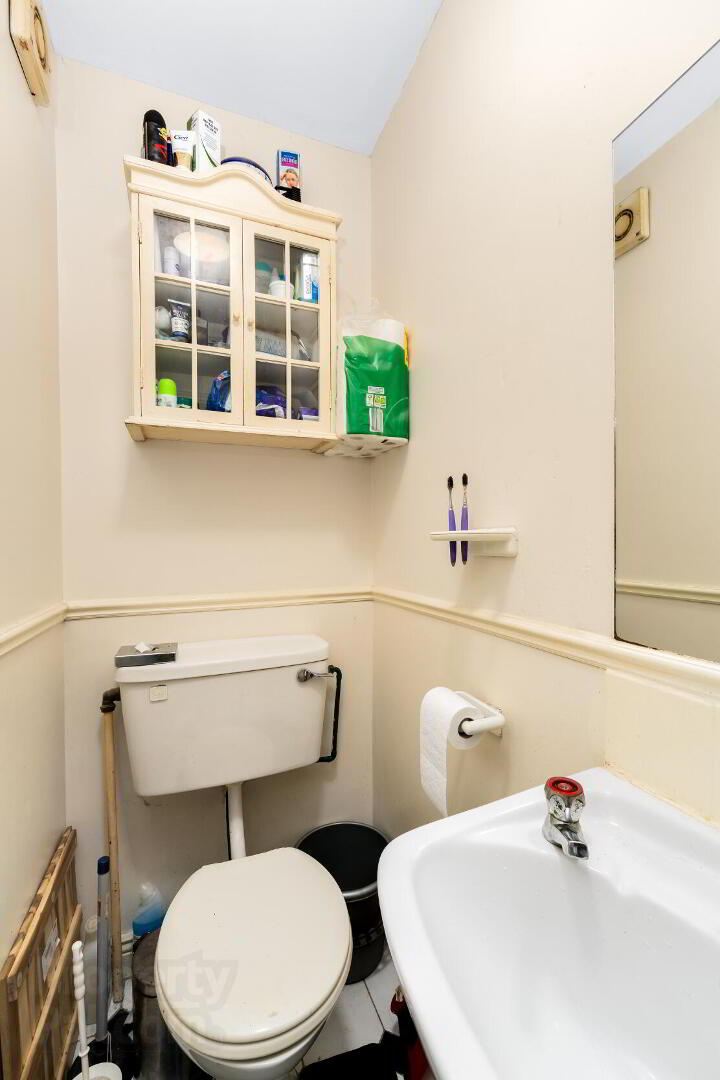 10 Fairview Avenue Lower 7 of 16