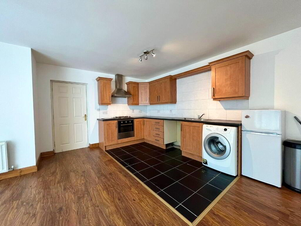 Apt 8, Forthriver Road 4 of 7