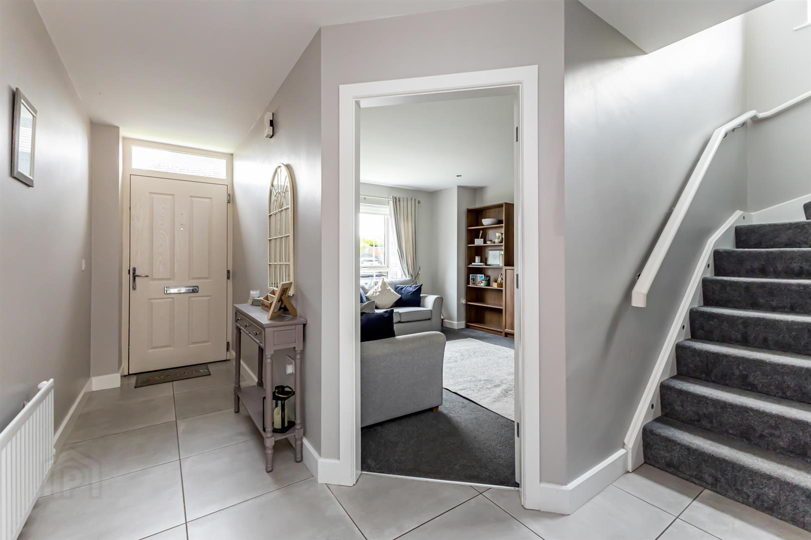 27 Spinners Gate 4 of 21