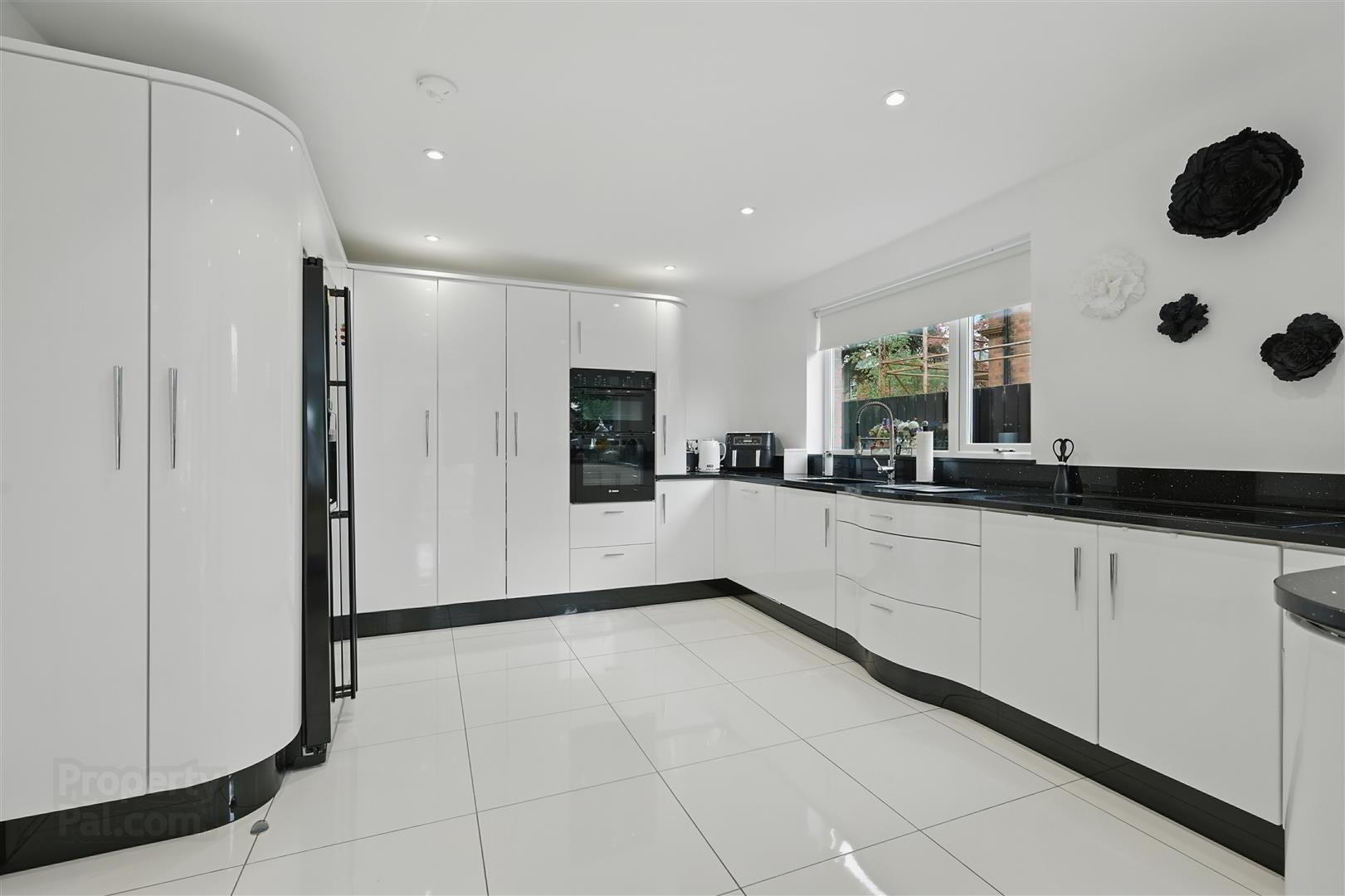 16a Myrtlefield Park 6 of 24