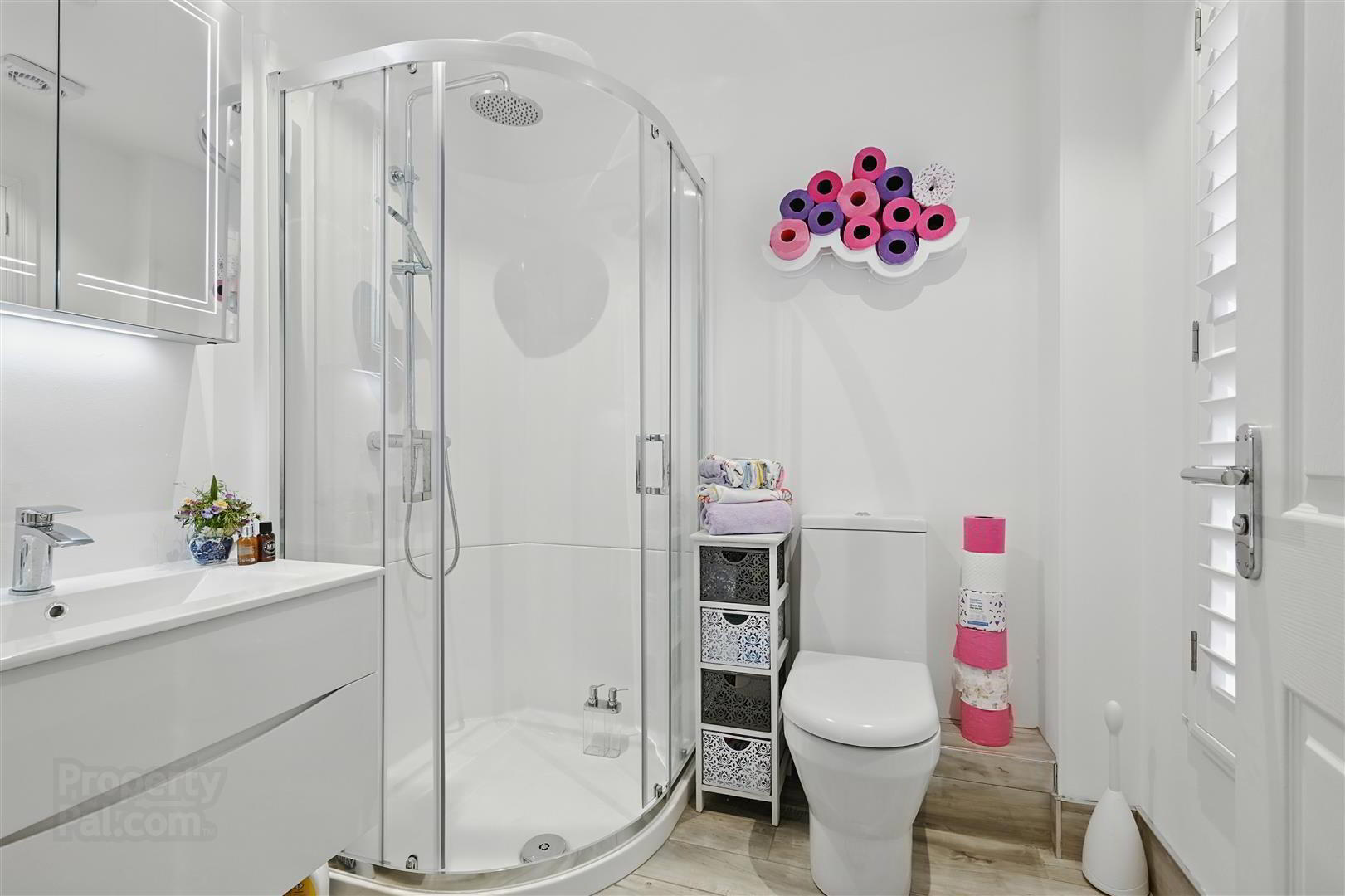 16a Myrtlefield Park 13 of 24