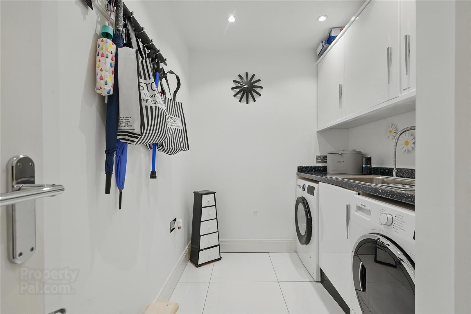 16a Myrtlefield Park 18 of 24