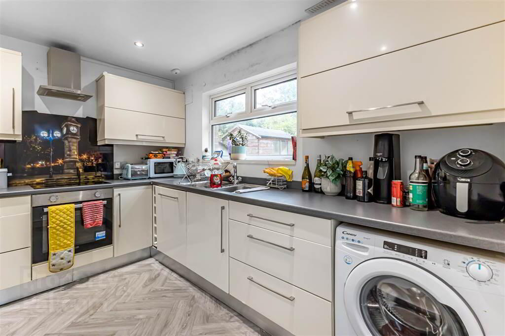 6 Annadale Drive 7 of 18