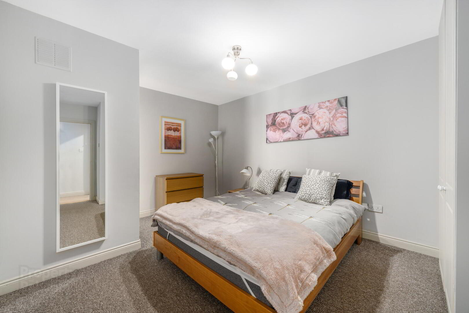 108 Newmarket Square 9 of 26