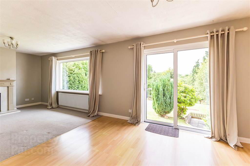 15 Traherne Gardens 10 of 27