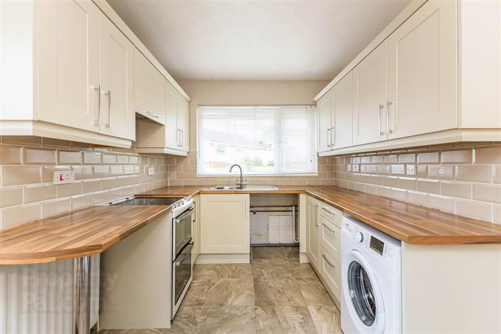 15 Traherne Gardens 12 of 27