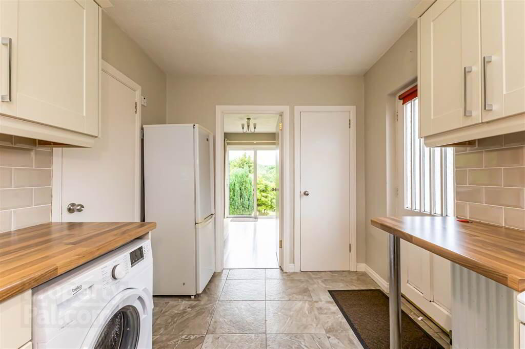 15 Traherne Gardens 14 of 27