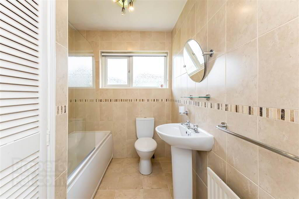 15 Traherne Gardens 20 of 27
