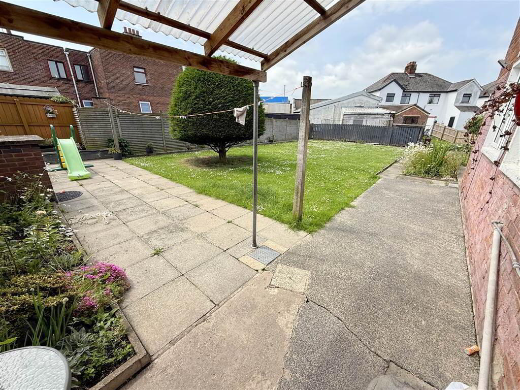 12 Lissan Close 13 of 17