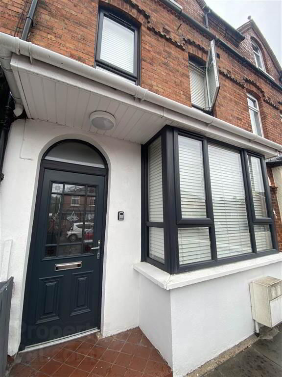 144 Connsbrook Avenue ( Room 5) 1 of 8