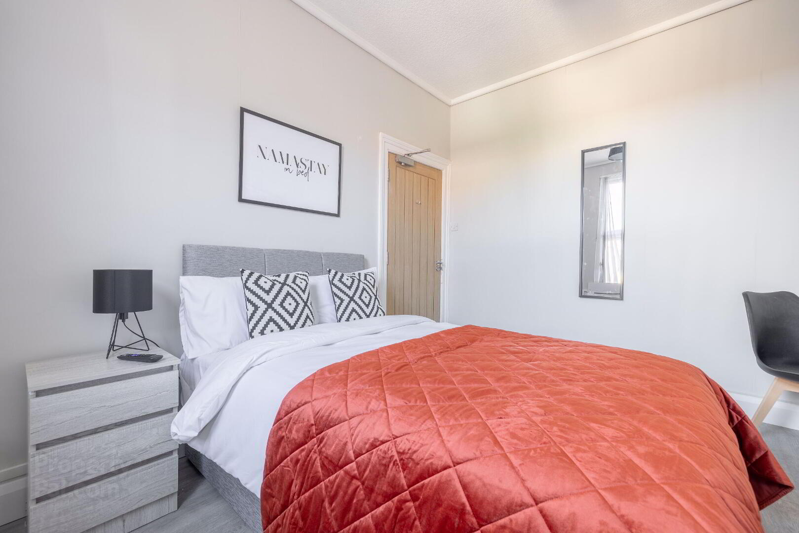 Room 1, 24 Windsor Avenue 3 of 41