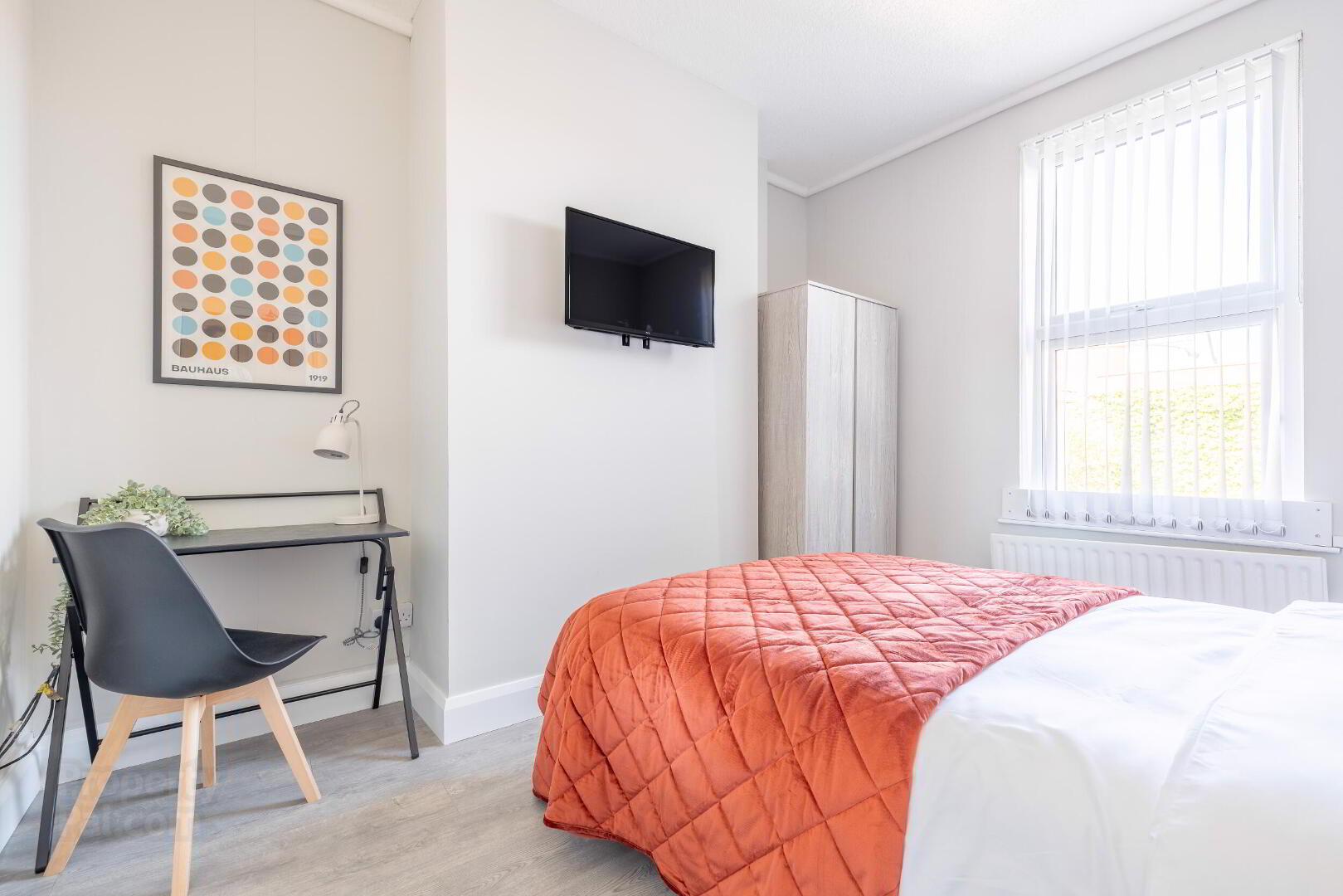 Room 1, 24 Windsor Avenue 1 of 41