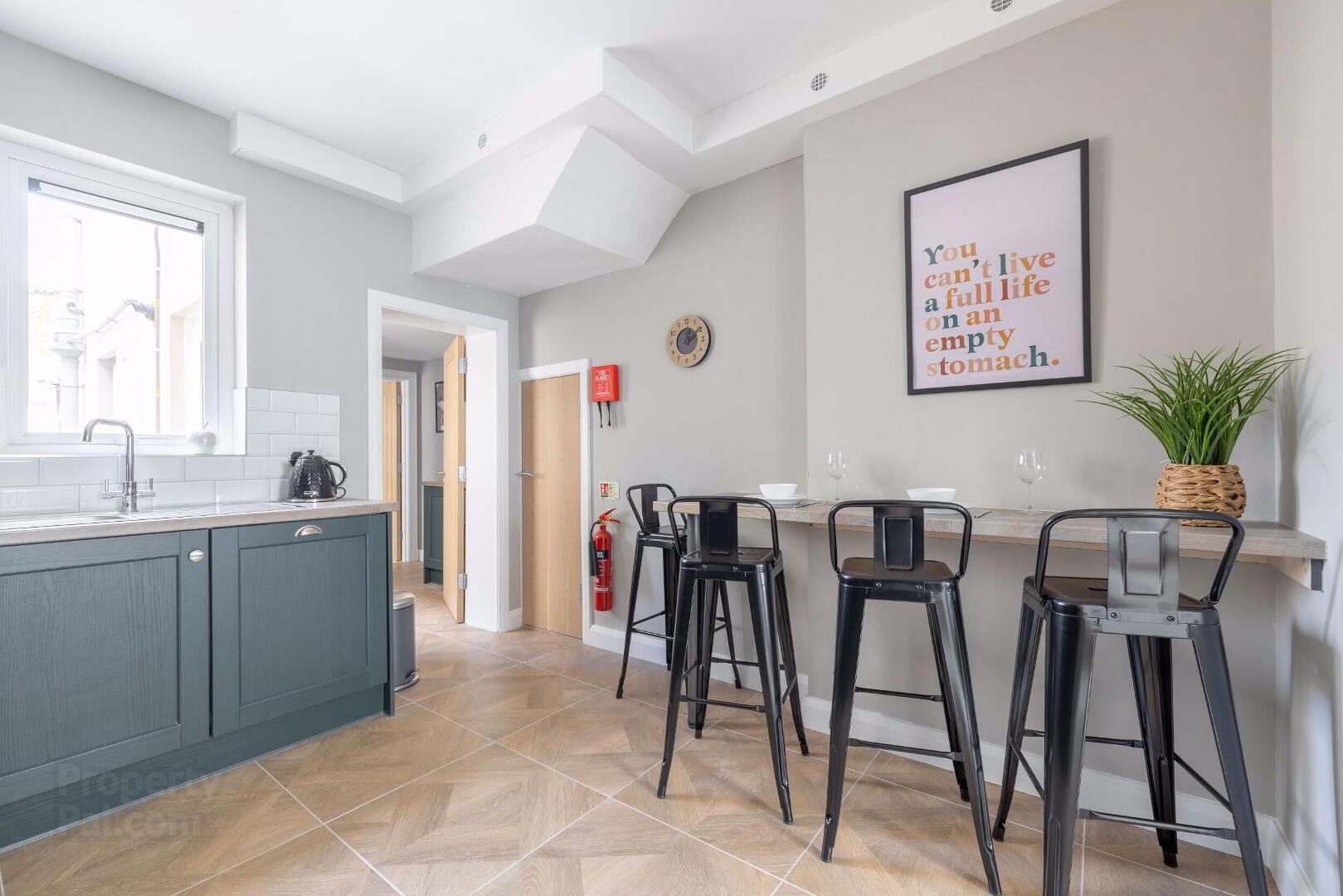 Room 1, 24 Windsor Avenue 12 of 41