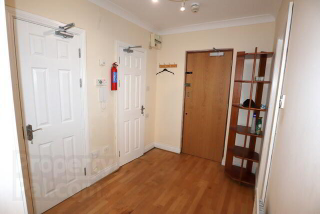 Apt, 17 St Catherines 3 of 14