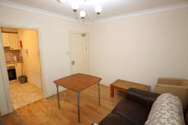 Apt, 17 St Catherines 6 of 14