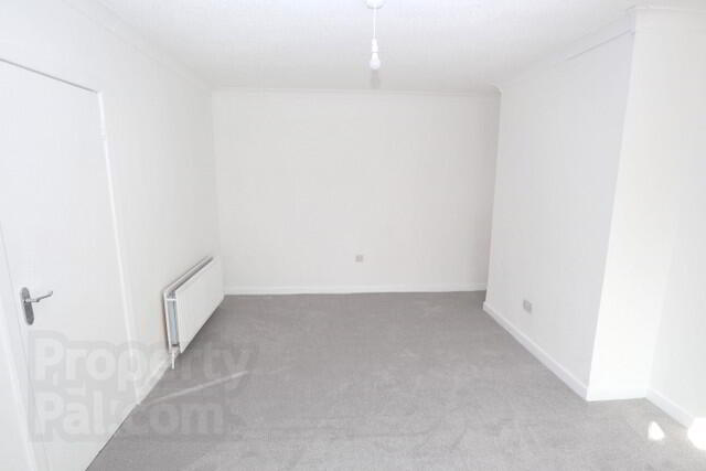 2 Riverside Crescent 3 of 17