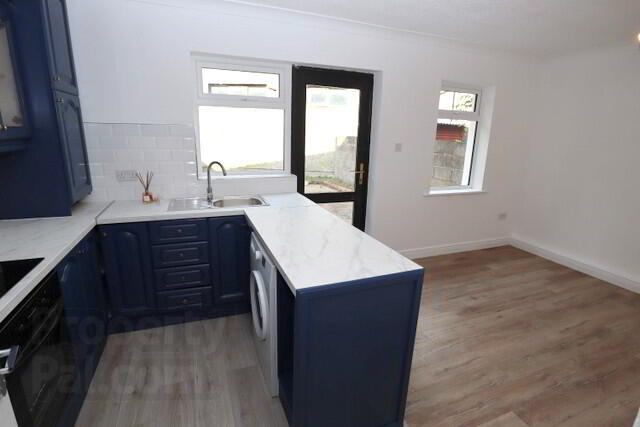 2 Riverside Crescent 6 of 17
