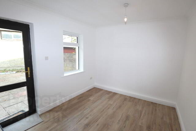 2 Riverside Crescent 7 of 17