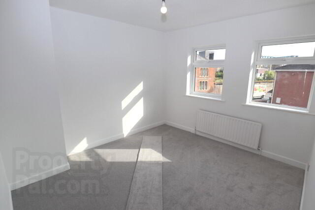 2 Riverside Crescent 8 of 17
