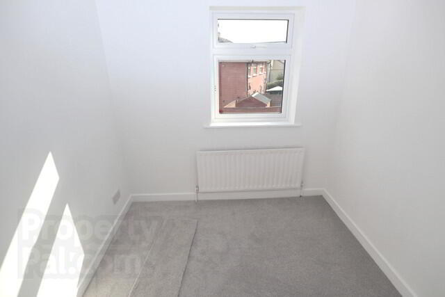 2 Riverside Crescent 10 of 17