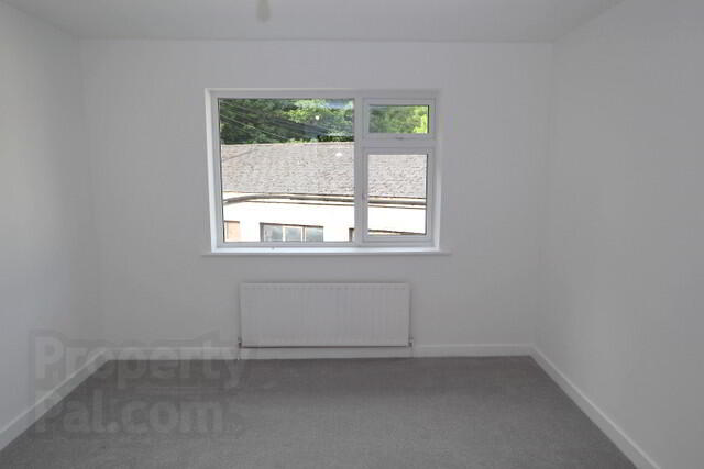 2 Riverside Crescent 13 of 17