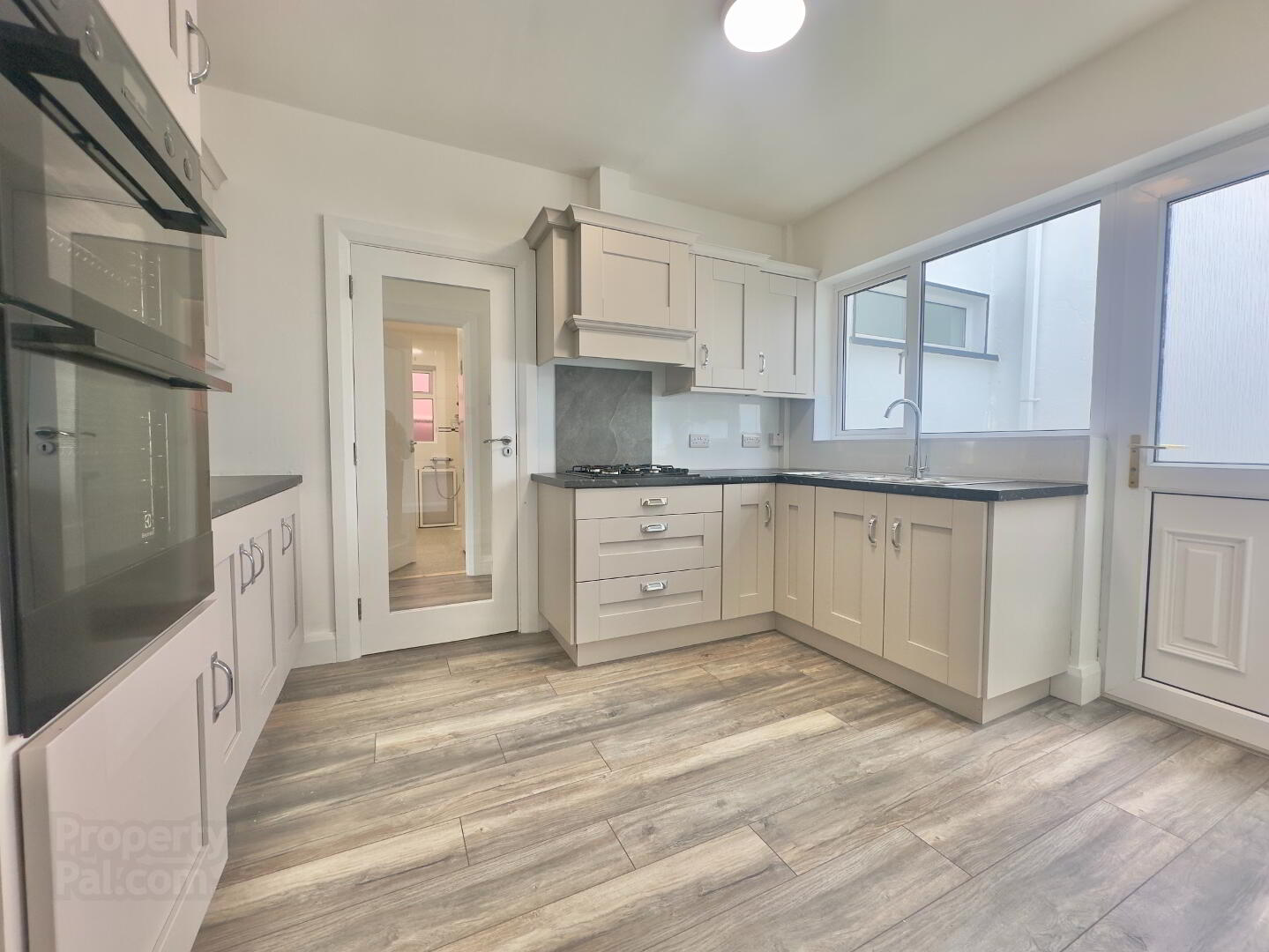 13 Beechwood Avenue 8 of 22