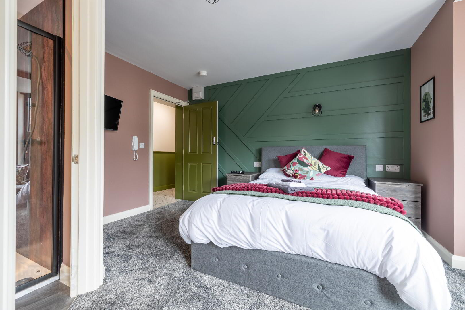 Room 2, 80 Southwell Road 3 of 7
