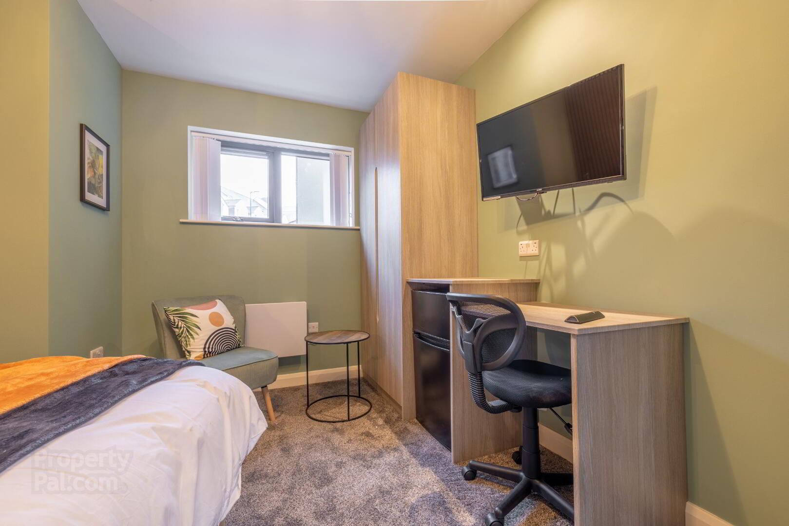 Room 3, 80 Southwell Road 3 of 9