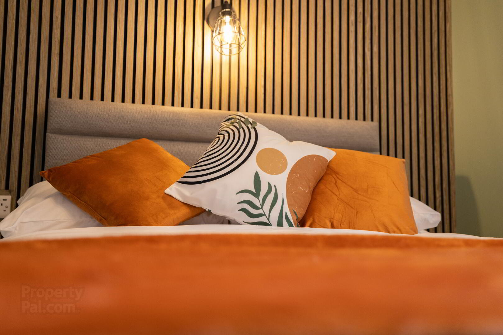 Room 3, 80 Southwell Road 1 of 9