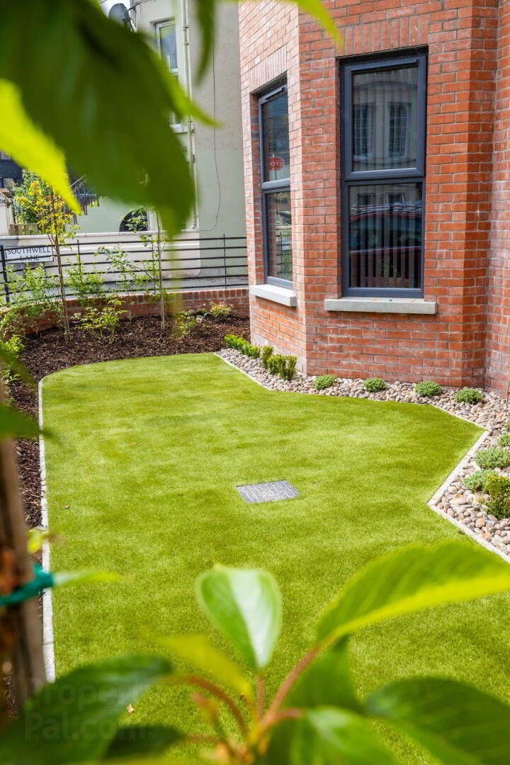 Room 3, 80 Southwell Road 7 of 9