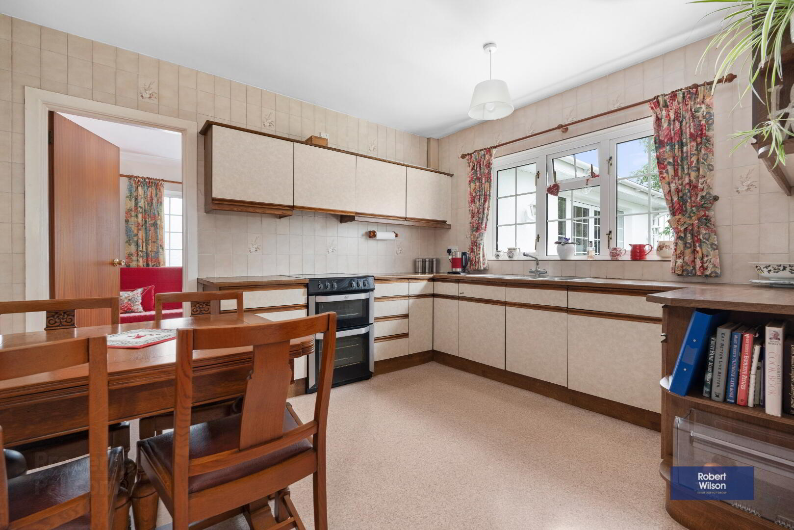 37 Coachmans Way 5 of 16