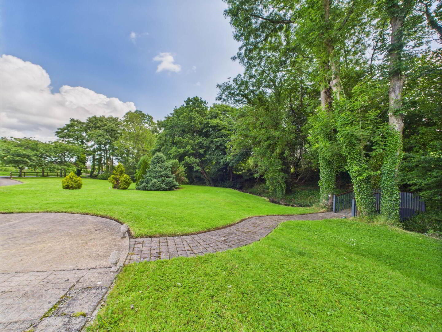 Woodbrook 24 of 40