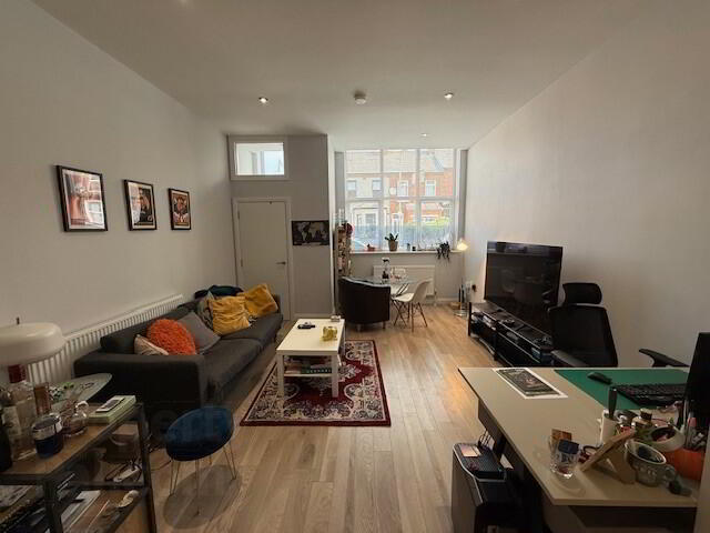 Apt 1 - 68 Surrey Street 3 of 9