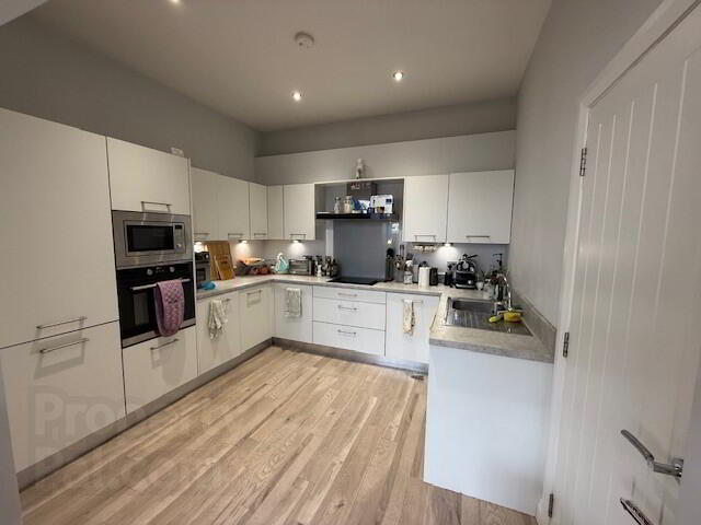 Apt 1 - 68 Surrey Street 4 of 9