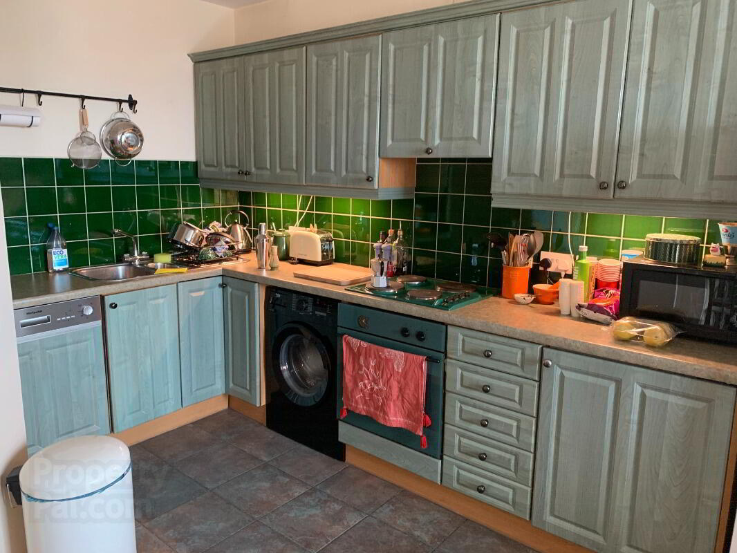 Apt 18, 48 Rossmore Drive 4 of 7