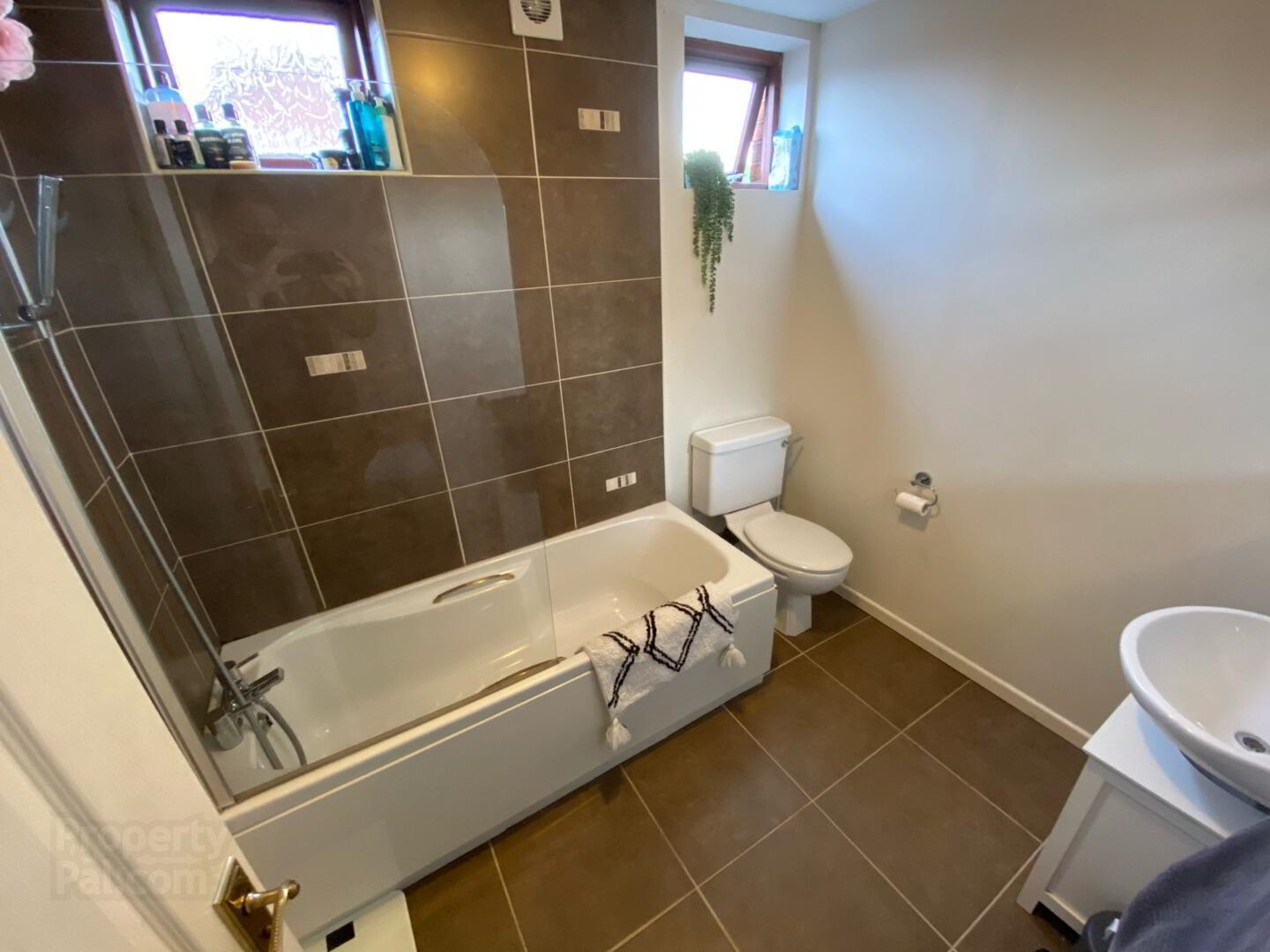 25 Ruskin Heights 8 of 14