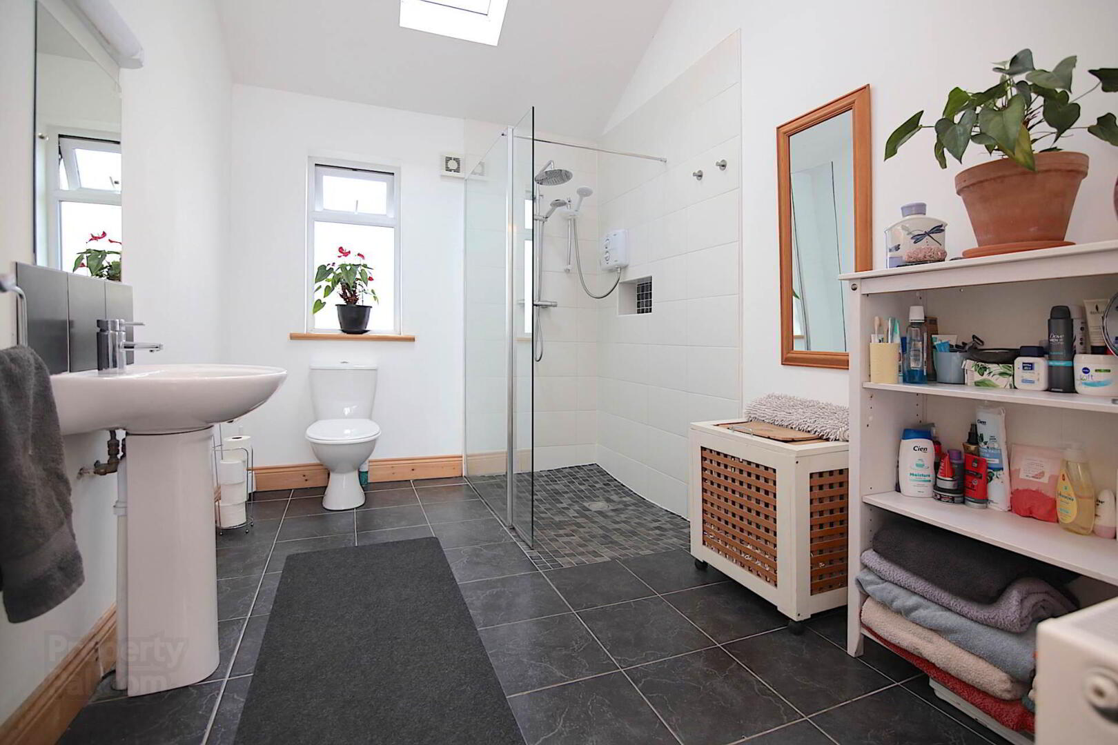 524 Newtown Road 20 of 34