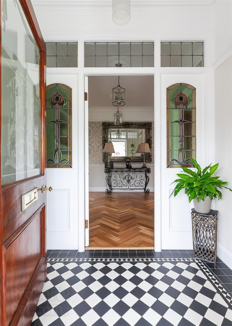 90 Glenarm Road 5 of 44