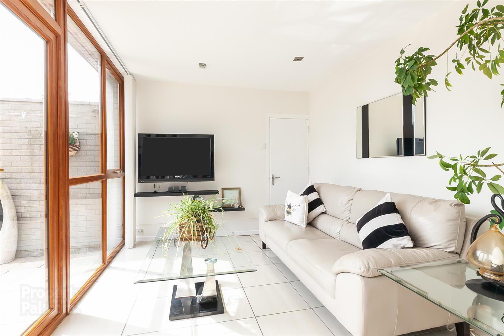 90 Glenarm Road 13 of 44