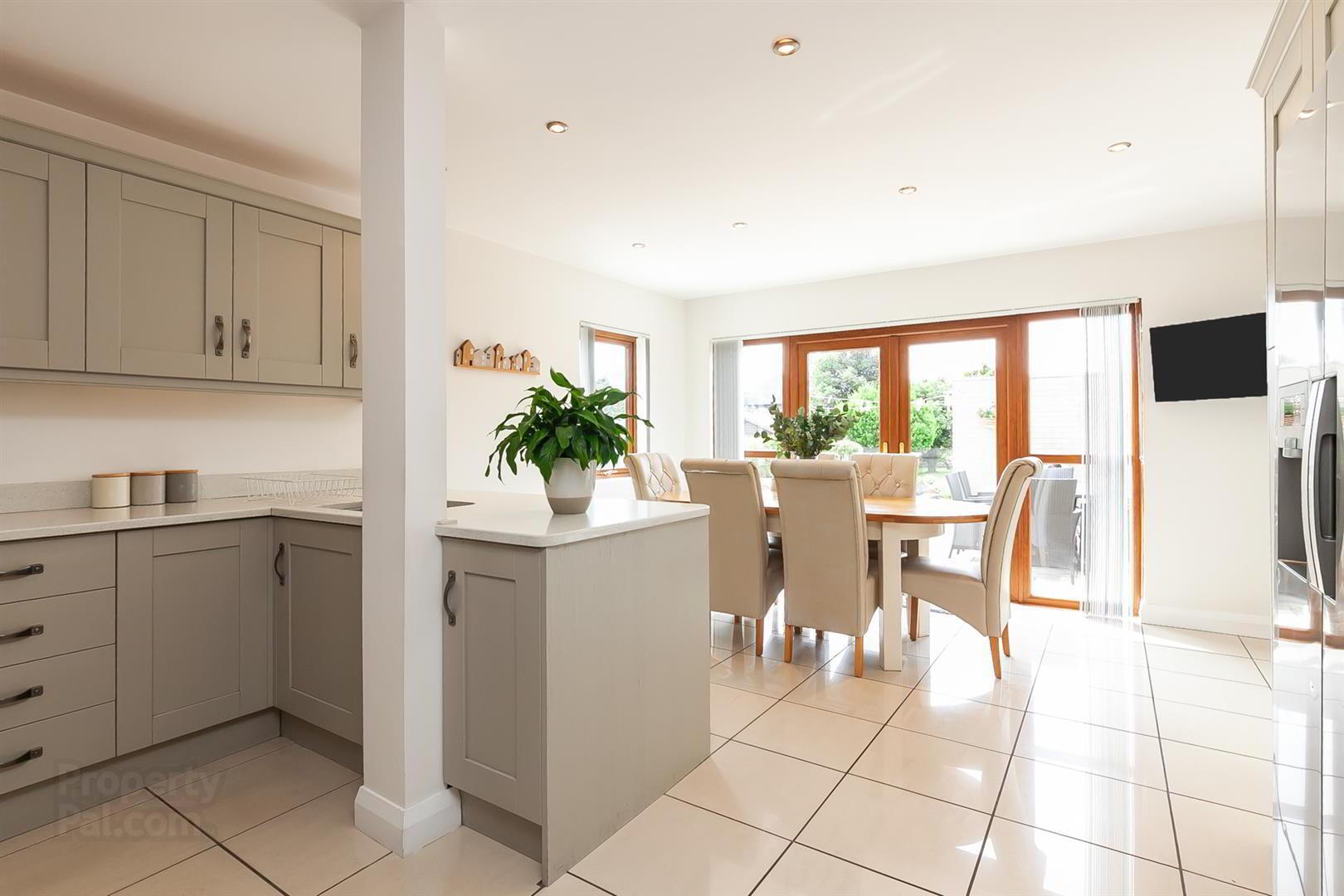 90 Glenarm Road 15 of 44