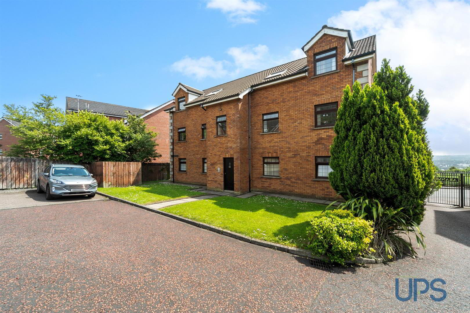 Apt 9b, Aranmor 1 of 18