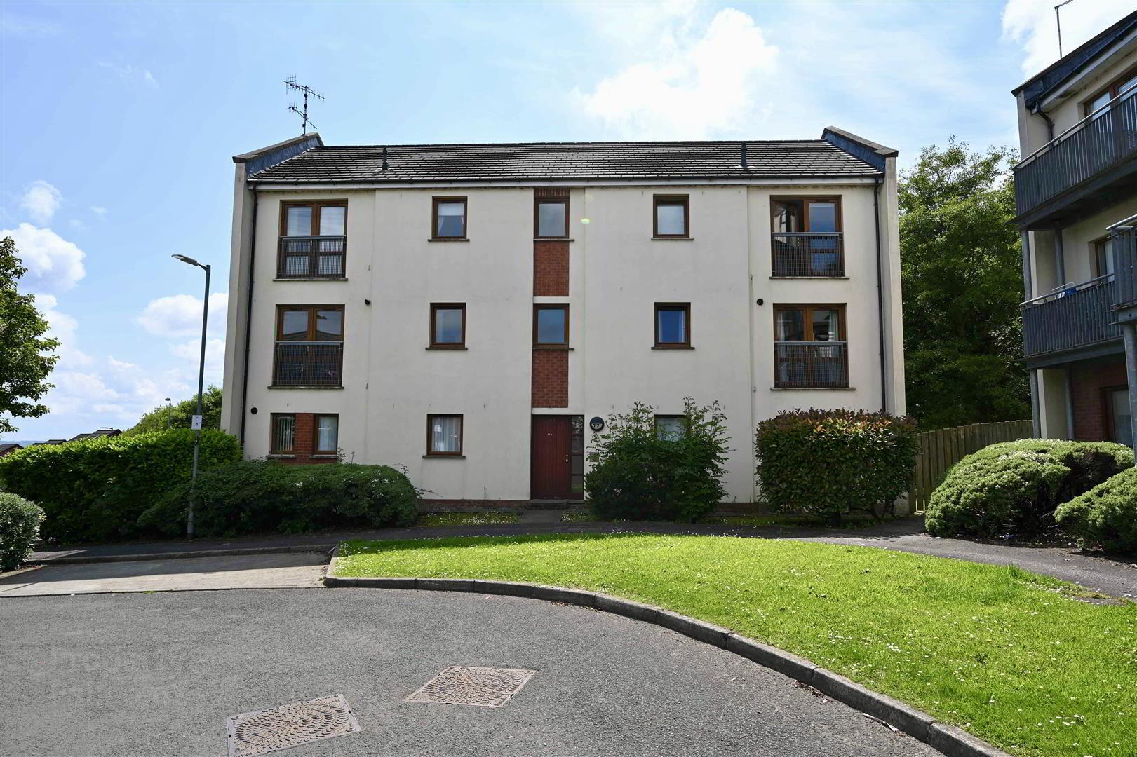 77c Heath Lodge Drive 1 of 9