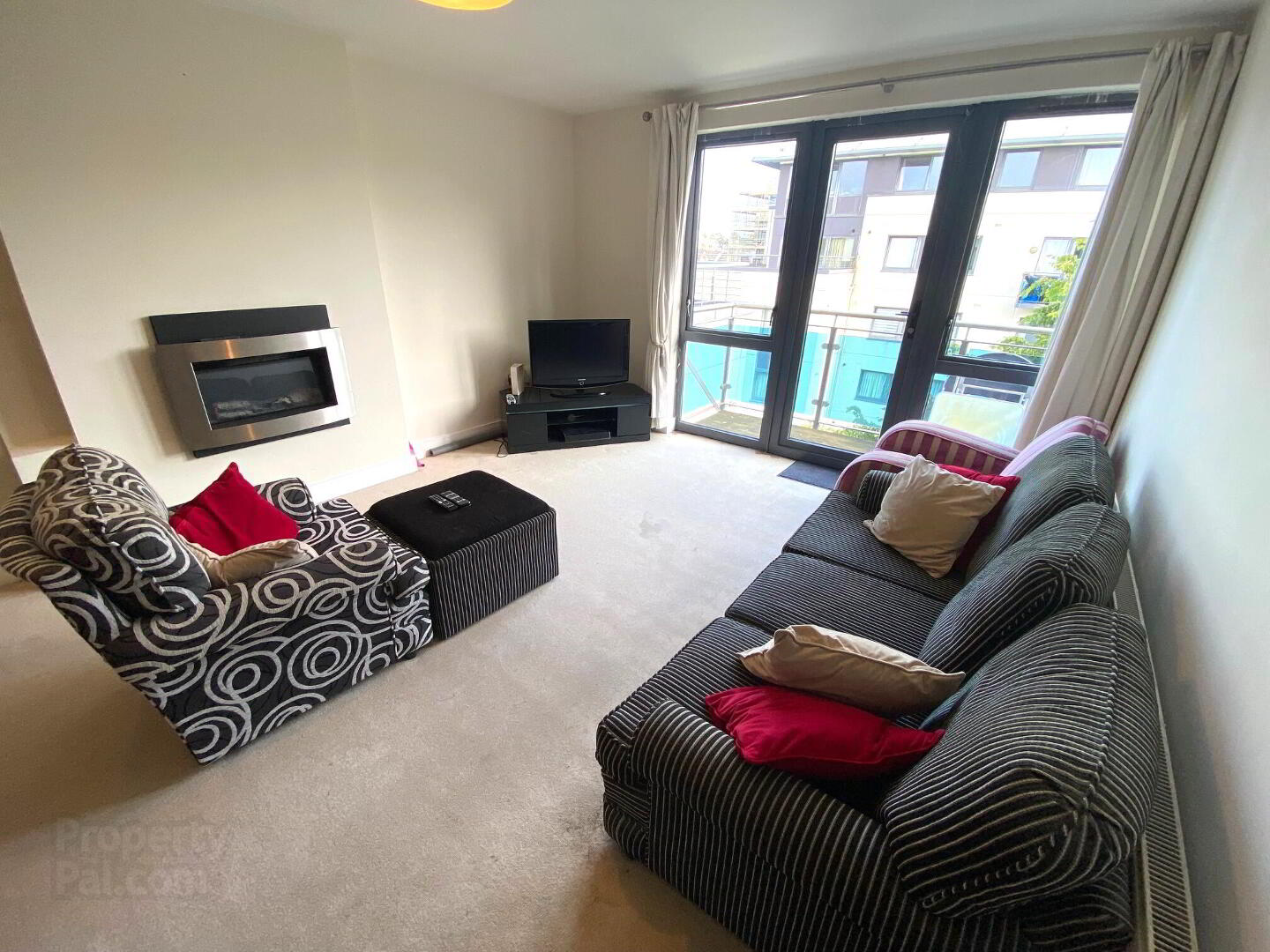 Mercer House, Brennanstown Square 3 of 11