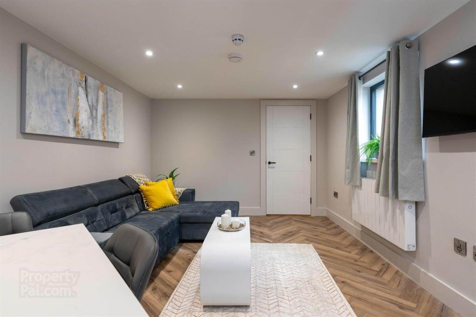 Apt 4, 37 West 3 of 19